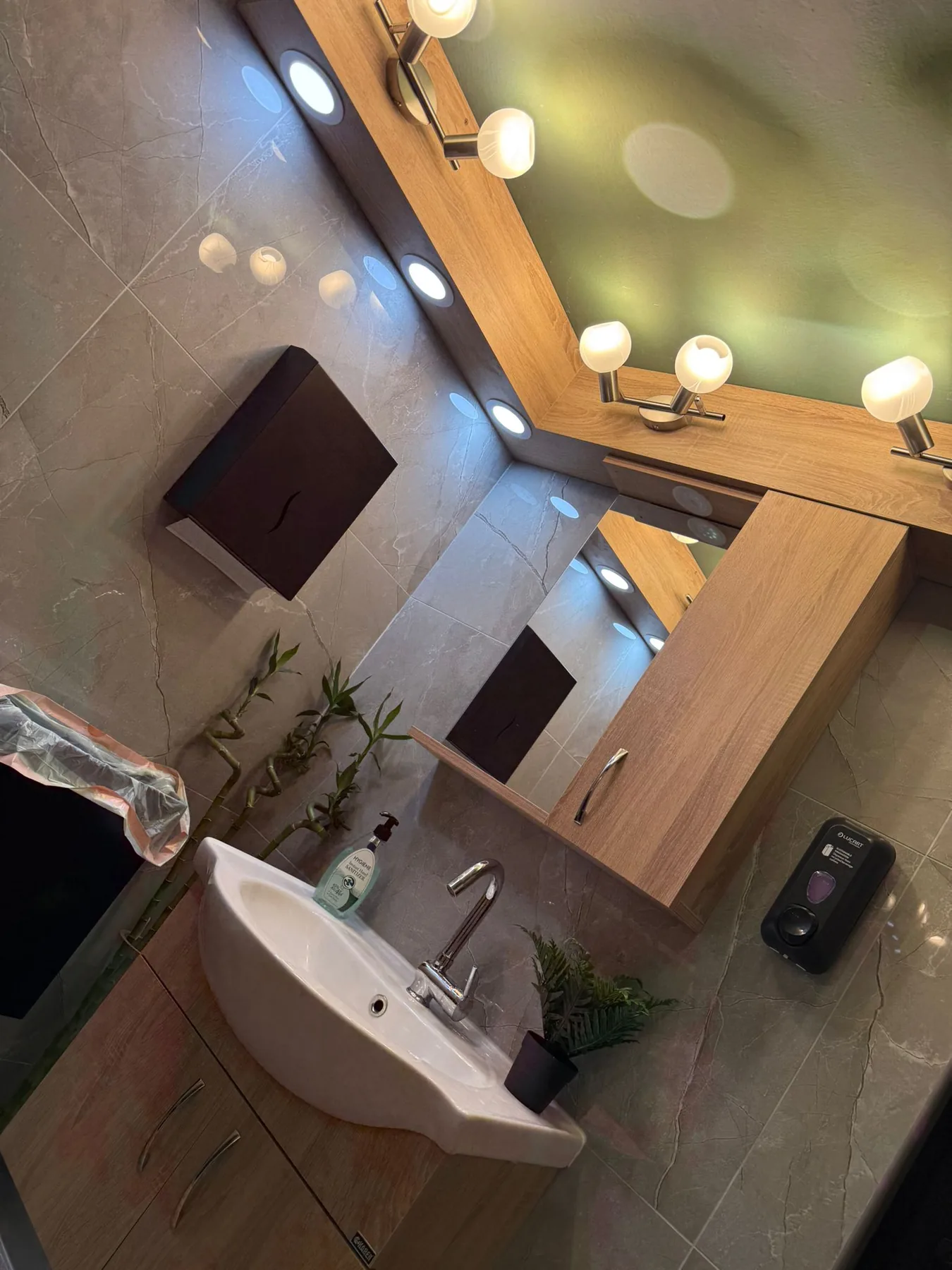 ReSurgeClinic Girne hijyen ve klinik detay alanı